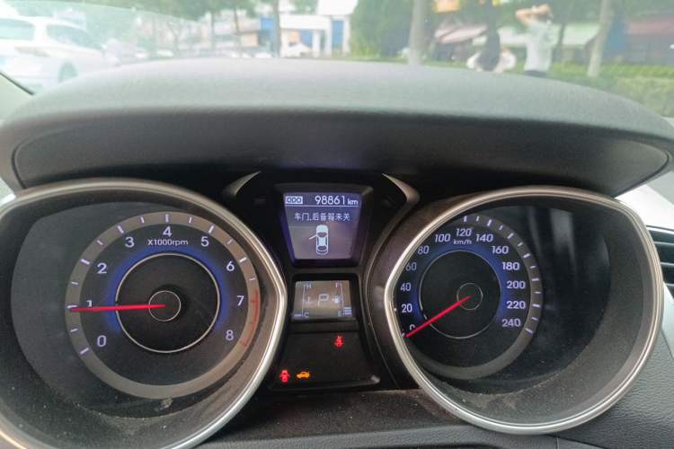 Used Hyundai Elantra (5th Generation / Langdong) 2012 1.6L Automatic Leading Model Odometer Close Up