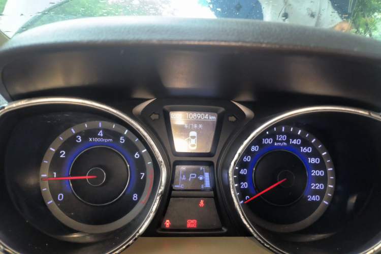 Used Hyundai Elantra (5th Generation / Langdong) 2012 1.6L Automatic Prestige Model Odometer Close Up