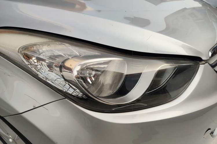 Used Hyundai Elantra (5th Generation / Langdong) 2012 1.6L Manual Leading Model Right Front Headlight