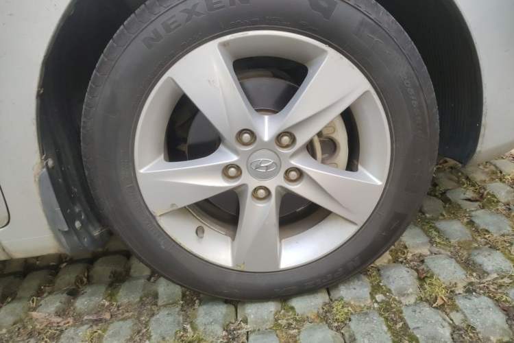 Used Hyundai Elantra (5th Generation / Langdong) 2012 1.6L Automatic Leading Model Right Front Wheel Hub