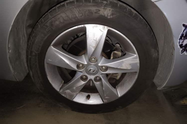 Used Hyundai Elantra (5th Generation / Langdong) 2012 1.6L Automatic Leading Model Right Front Wheel Hub