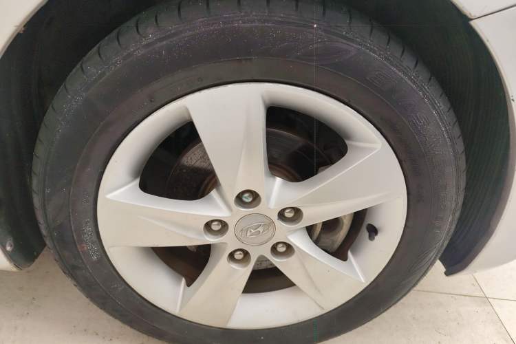 Used Hyundai Elantra (5th Generation / Langdong) 2012 1.6L Manual Leading Model Right Front Wheel Hub