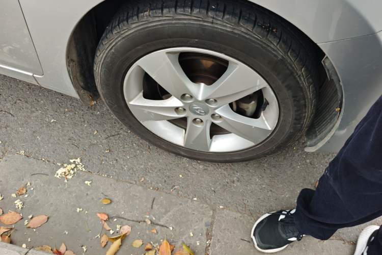 Used Hyundai Elantra (5th Generation / Langdong) 2012 1.6L Automatic Leading Model Right Front Wheel Hub
