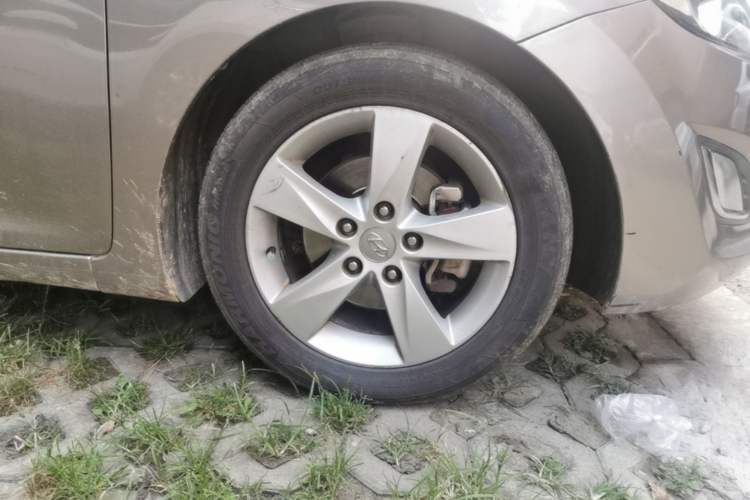 Used Hyundai Elantra (5th Generation / Langdong) 2012 1.6L Manual Leading Model Right Front Wheel Hub