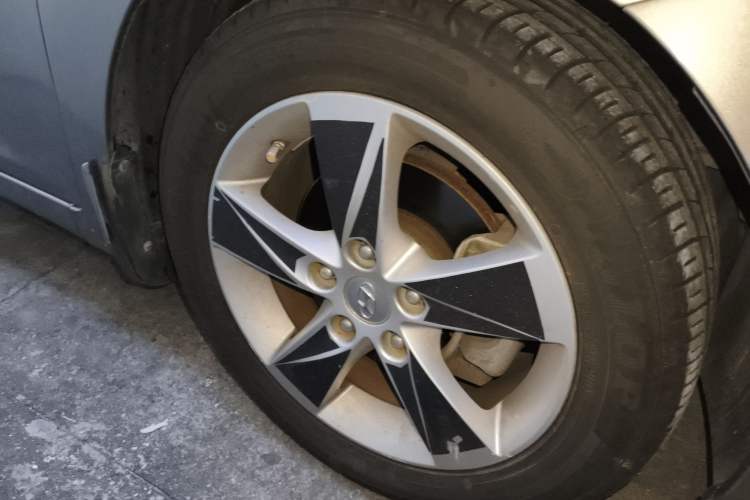Used Hyundai Elantra (5th Generation / Langdong) 2012 1.6L Automatic Prestige Model Right Front Wheel Hub