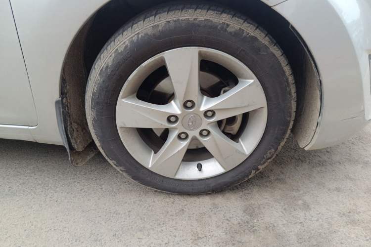 Used Hyundai Elantra (5th Generation / Langdong) 2012 1.6L Automatic Leading Model Right Front Wheel Hub