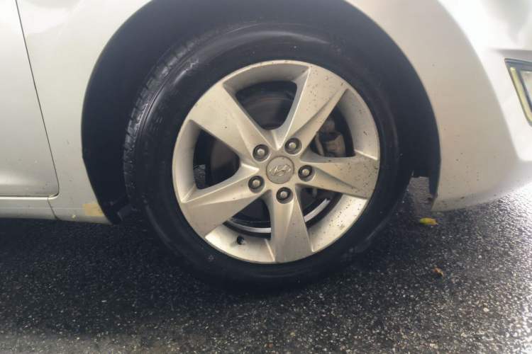 Used Hyundai Elantra (5th Generation / Langdong) 2012 1.6L Automatic Prestige Model Right Front Wheel Hub