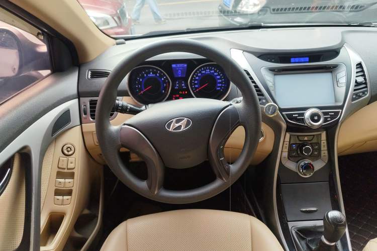 Used Hyundai Elantra (5th Generation / Langdong) 2012 1.6L Manual Leading Model Steering Wheel