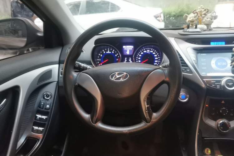 Used Hyundai Elantra (5th Generation / Langdong) 2012 1.6L Manual Leading Model Steering Wheel