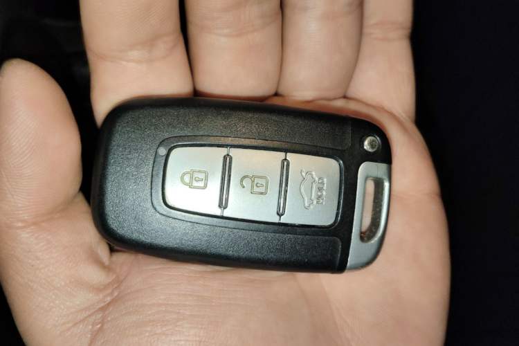 Used Hyundai Elantra (5th Generation / Langdong) 2012 1.6L Manual Leading Model Vehicle Key