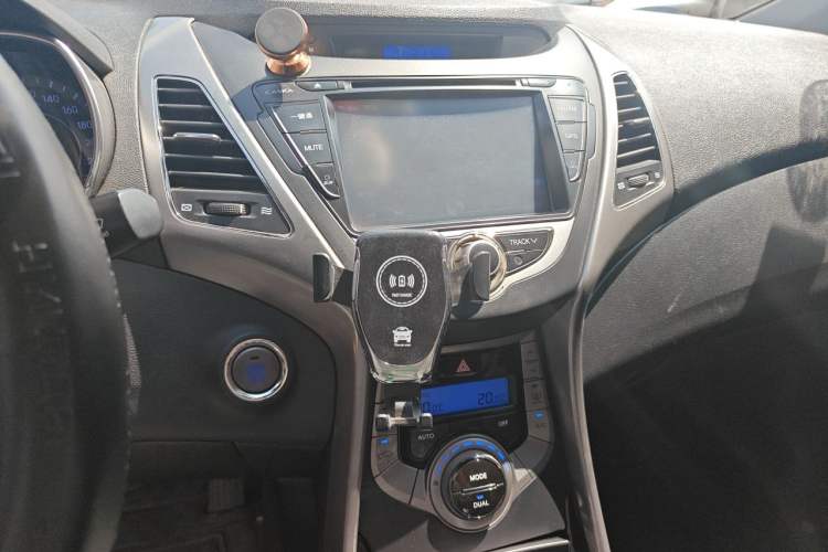 Used Hyundai Elantra (5th Generation / Langdong) 2012 1.6L Automatic Prestige Model Audio And AC Panel