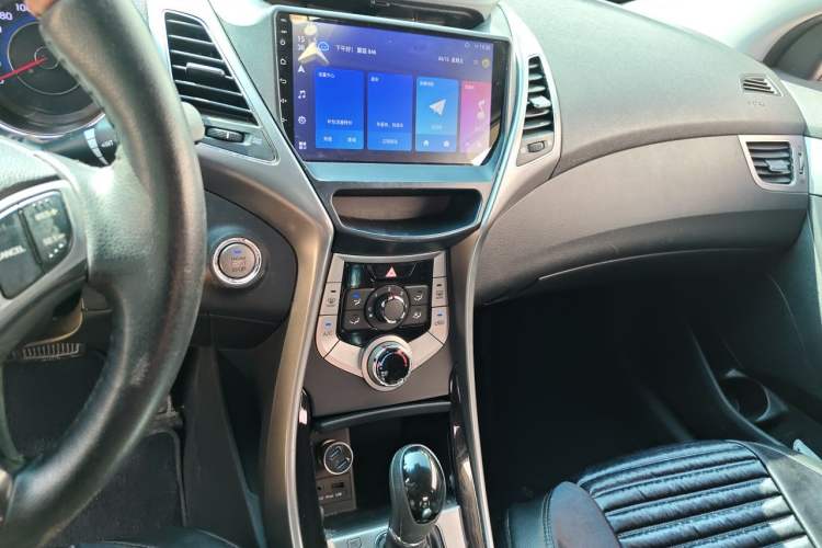 Used Hyundai Elantra (5th Generation / Langdong) 2012 1.6L Automatic Leading Model Audio And AC Panel