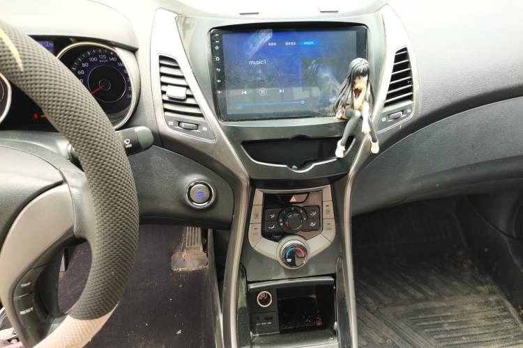 Used Hyundai Elantra (5th Generation / Langdong) 2012 1.6L Manual Leading Model Audio And AC Panel