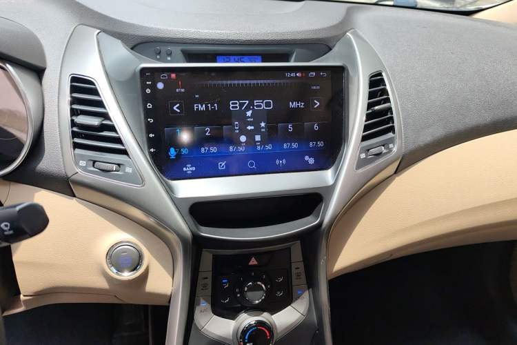 Used Hyundai Elantra (5th Generation / Langdong) 2012 1.6L Automatic Leading Model Audio And AC Panel
