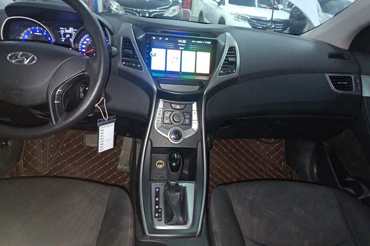 Used Hyundai Elantra (5th Generation / Langdong) 2012 1.6L Automatic Fashion Edition Audio And AC Panel