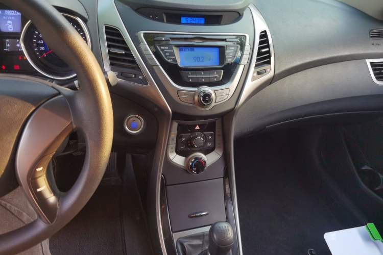 Used Hyundai Elantra (5th Generation / Langdong) 2012 1.6L Manual Leading Model Audio And AC Panel