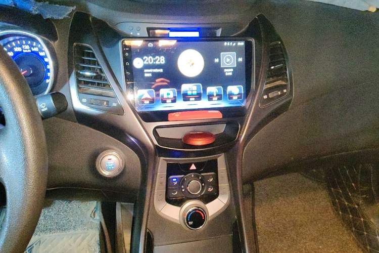 Used Hyundai Elantra (5th Generation / Langdong) 2012 1.6L Manual Leading Model Audio And AC Panel