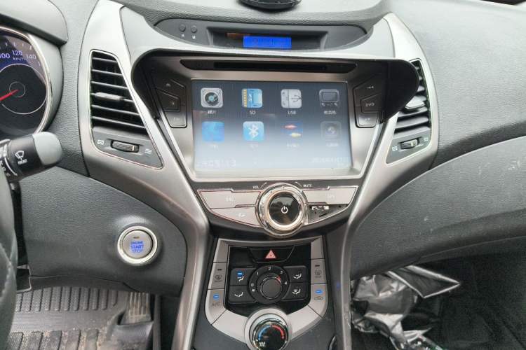 Used Hyundai Elantra (5th Generation / Langdong) 2012 1.6L Automatic Leading Model Audio And AC Panel