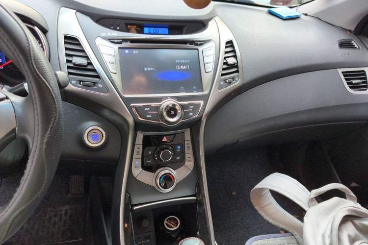 Used Hyundai Elantra (5th Generation / Langdong) 2012 1.6L Manual Leading Model Audio And AC Panel