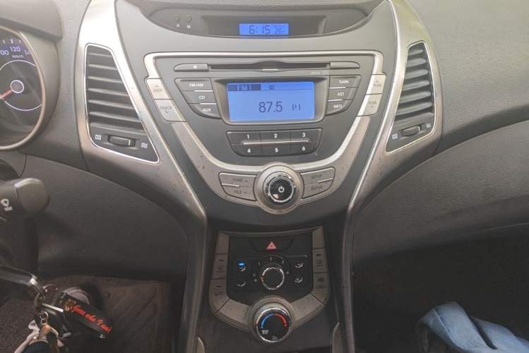Used Hyundai Elantra (5th Generation / Langdong) 2012 1.6L Automatic Fashion Edition Audio And AC Panel