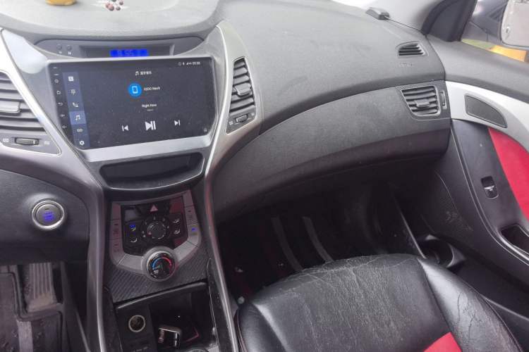 Used Hyundai Elantra (5th Generation / Langdong) 2012 1.6L Manual Leading Model Audio And AC Panel