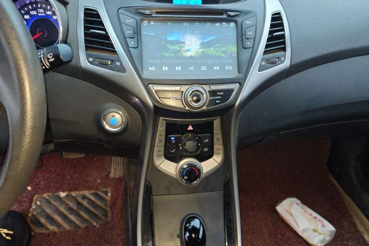 Used Hyundai Elantra (5th Generation / Langdong) 2012 1.6L Automatic Leading Model Audio And AC Panel