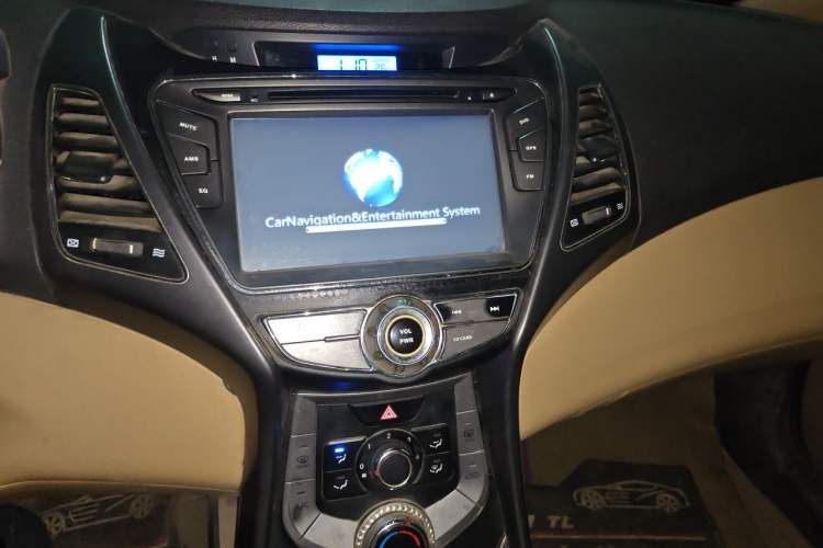 Used Hyundai Elantra (5th Generation / Langdong) 2012 1.6L Manual Fashion Edition Audio And AC Panel