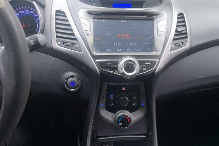 Used Hyundai Elantra (5th Generation / Langdong) 2012 1.6L Manual Leading Model Audio And AC Panel