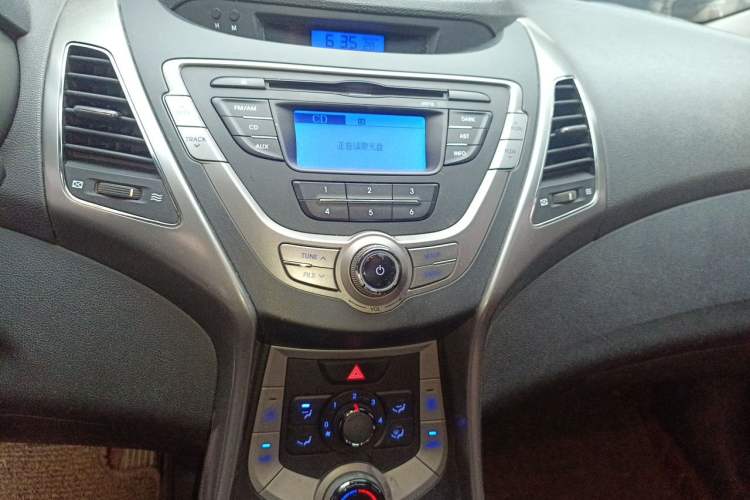 Used Hyundai Elantra (5th Generation / Langdong) 2012 1.6L Manual Fashion Edition Audio And AC Panel