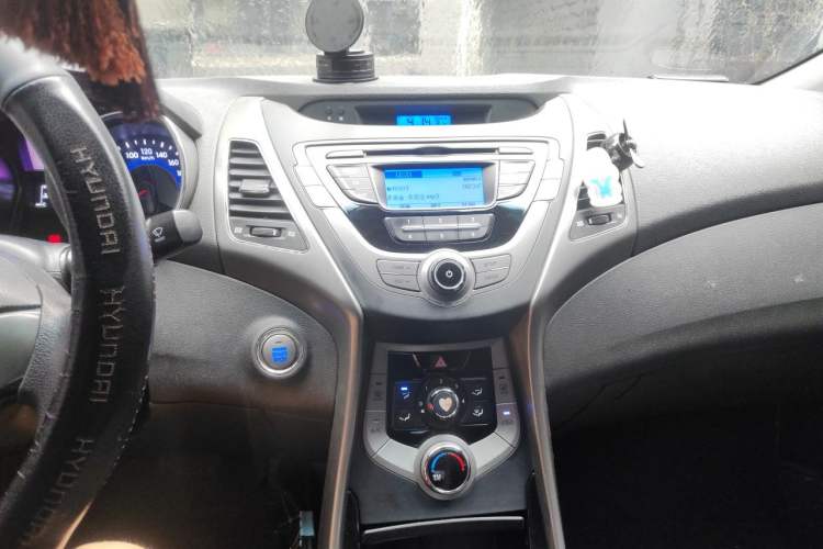 Used Hyundai Elantra (5th Generation / Langdong) 2012 1.6L Automatic Leading Model Audio And AC Panel