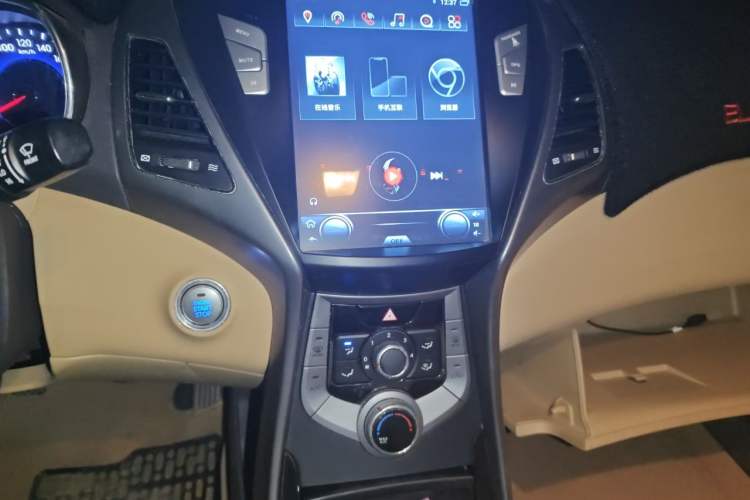 Used Hyundai Elantra (5th Generation / Langdong) 2012 1.6L Manual Leading Model Audio And AC Panel