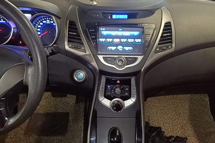 Used Hyundai Elantra (5th Generation / Langdong) 2012 1.6L Automatic Leading Model Audio And AC Panel