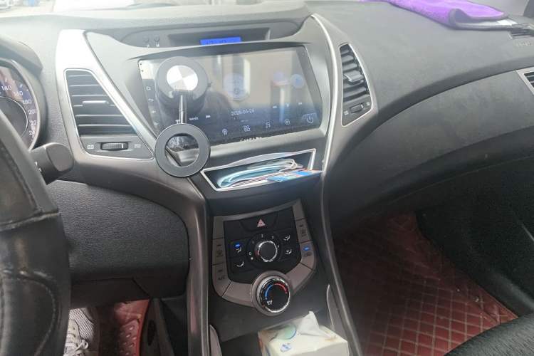 Used Hyundai Elantra (5th Generation / Langdong) 2012 1.6L Automatic Fashion Edition Audio And AC Panel