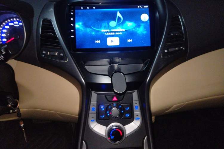 Used Hyundai Elantra (5th Generation / Langdong) 2012 1.6L Automatic Fashion Edition Audio And AC Panel