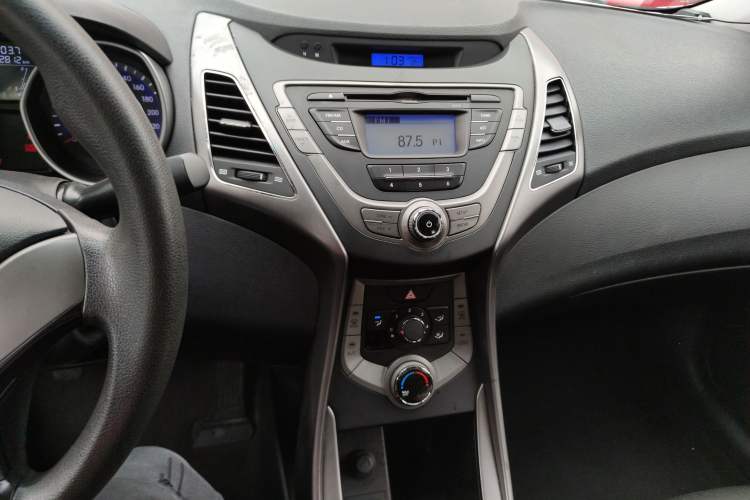 Used Hyundai Elantra (5th Generation / Langdong) 2012 1.6L Manual Fashion Edition Audio And AC Panel