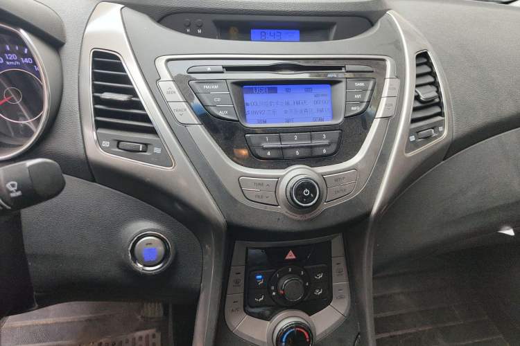 Used Hyundai Elantra (5th Generation / Langdong) 2012 1.6L Manual Leading Model Audio And AC Panel