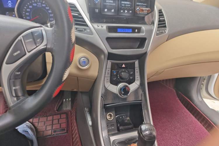 Used Hyundai Elantra (5th Generation / Langdong) 2012 1.6L Manual Leading Model Audio And AC Panel