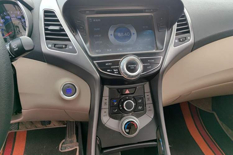 Used Hyundai Elantra (5th Generation / Langdong) 2012 1.6L Manual Leading Model Audio And AC Panel