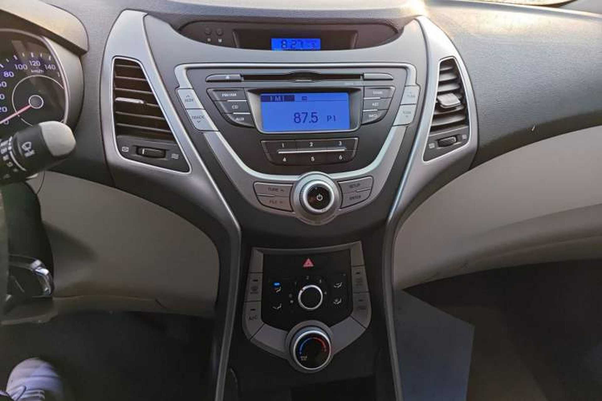 Used Hyundai Elantra (5th Generation / Langdong) 2012 1.6L Manual Fashion Edition Audio And AC Panel