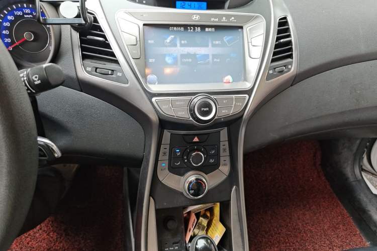 Used Hyundai Elantra (5th Generation / Langdong) 2012 1.6L Automatic Fashion Edition Audio And AC Panel