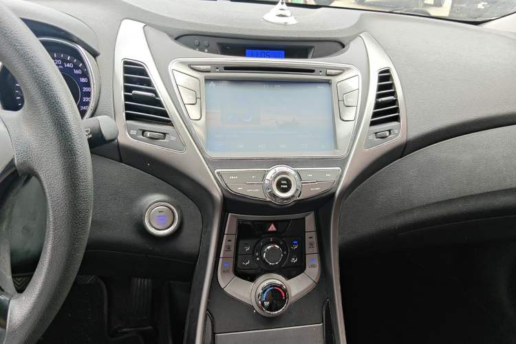 Used Hyundai Elantra (5th Generation / Langdong) 2012 1.6L Manual Leading Model Audio And AC Panel