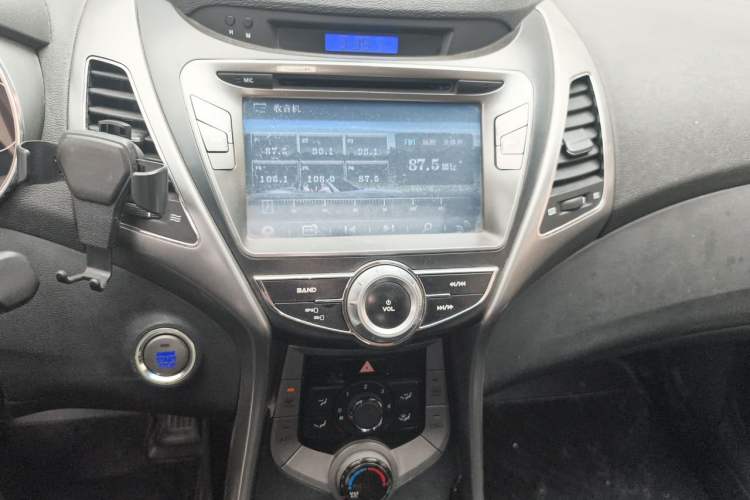 Used Hyundai Elantra (5th Generation / Langdong) 2012 1.6L Manual Leading Model Audio And AC Panel