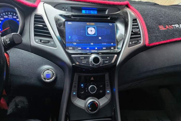 Used Hyundai Elantra (5th Generation / Langdong) 2012 1.6L Manual Leading Model Audio And AC Panel