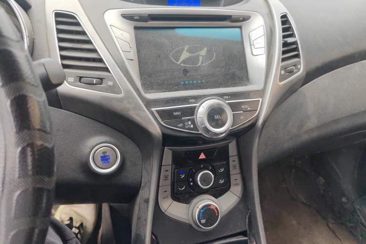 Used Hyundai Elantra (5th Generation / Langdong) 2012 1.6L Manual Leading Model Audio And AC Panel