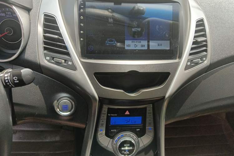 Used Hyundai Elantra (5th Generation / Langdong) 2012 1.6L Automatic Prestige Model Audio And AC Panel