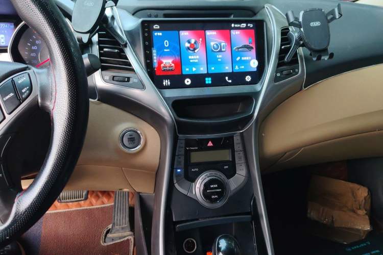 Used Hyundai Elantra (5th Generation / Langdong) 2012 1.6L Automatic Prestige Model Audio And AC Panel