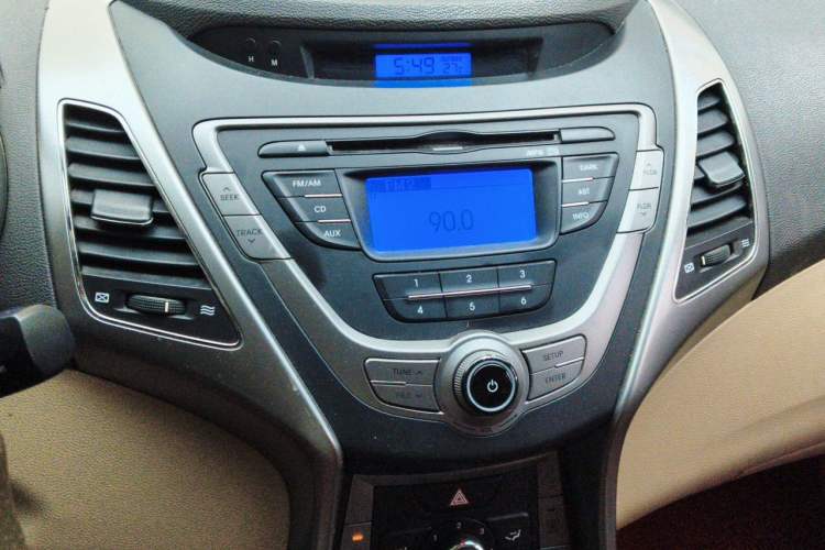 Used Hyundai Elantra (5th Generation / Langdong) 2012 1.6L Automatic Fashion Edition Audio And AC Panel