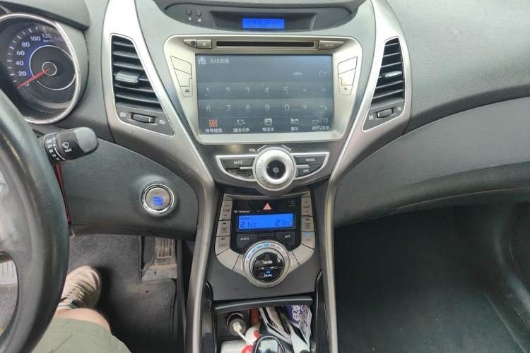 Used Hyundai Elantra (5th Generation / Langdong) 2012 1.6L Automatic Prestige Model Audio And AC Panel