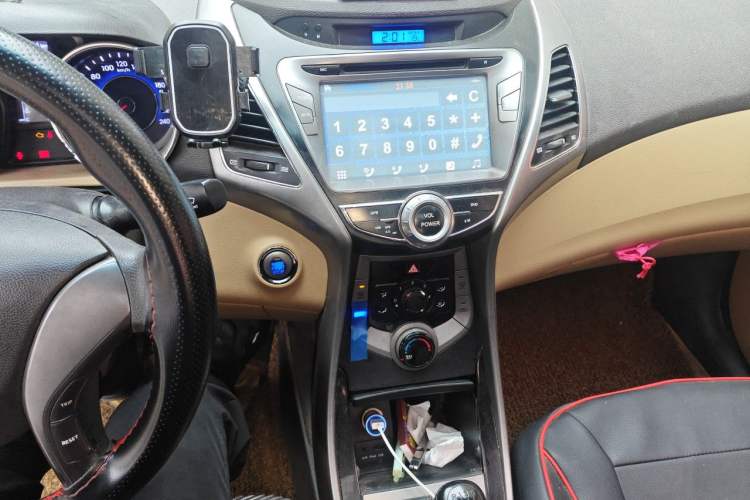 Used Hyundai Elantra (5th Generation / Langdong) 2012 1.6L Manual Leading Model Audio And AC Panel