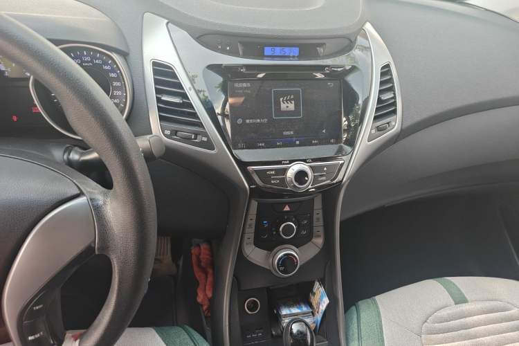 Used Hyundai Elantra (5th Generation / Langdong) 2012 1.6L Automatic Fashion Edition Audio And AC Panel